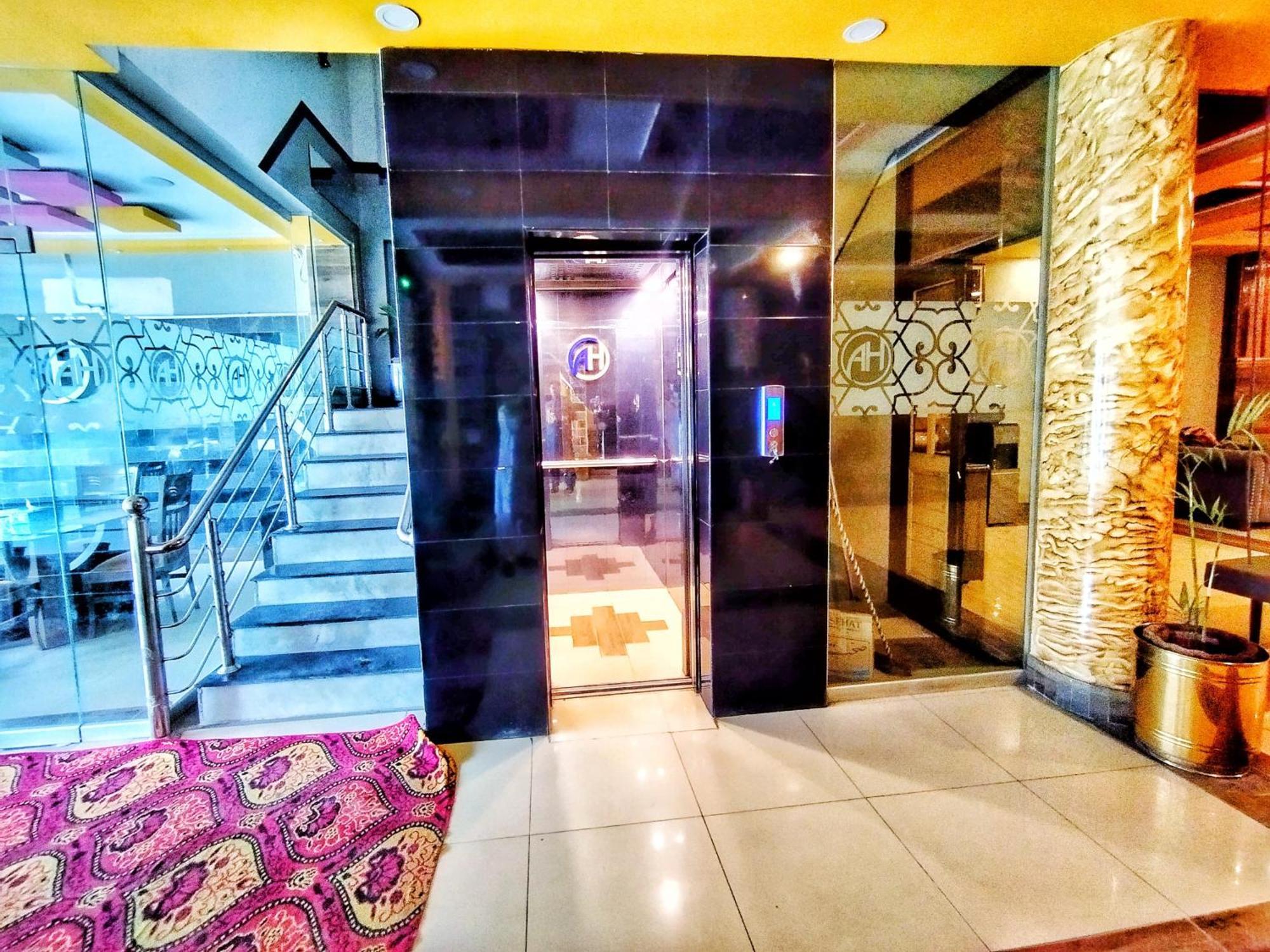 Abeer Hotel Swat By Khan Familia Mingora Exterior photo